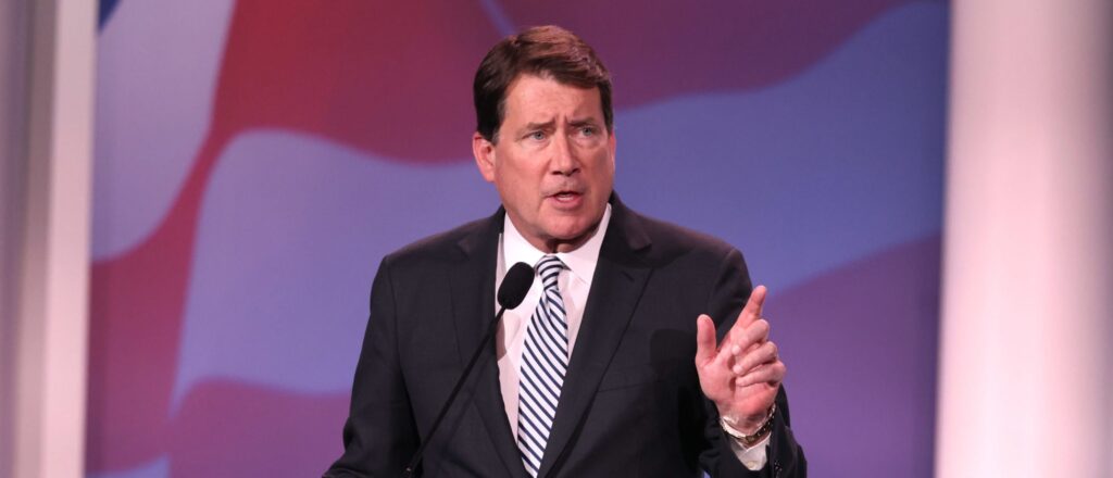 sen.-bill-hagerty-lauds-elon-musk-for-outing-democrats-who-support-funding-illegal-immigrants’-flights