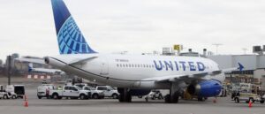 united-airlines-boeing-787-forced-to-make-emergency-landing,-22-passengers-allegedly-injured