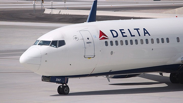 delta-flight-diverted-after-passenger-has-‘diarrhea-all-the-way-through-the-airplane’