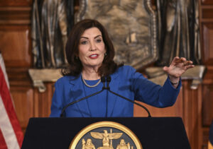 kathy-hochul-denies-reports-she-was-asked-to-leave-officer’s-wake-–-washington-examiner