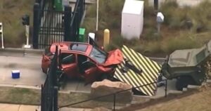 developing:-driver-rams-vehicle-into-front-security-gate-at-fbi-hq-in-atlanta-(video)