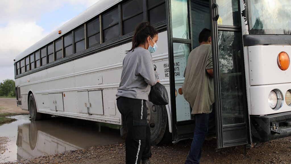 texas-sends-12th-migrant-bus-to-la-as-city-threatens-legal-action