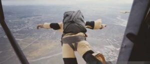 mid-air-collision-leaves-one-florida-skydiver-dead,-another-injured,-police-say