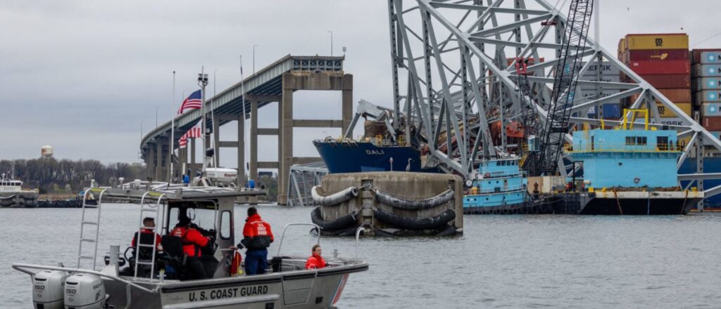 fact-check:-no,-dali-cargo-ship-that-hit-baltimore-bridge-was-not-unmanned-at-time-of-collision