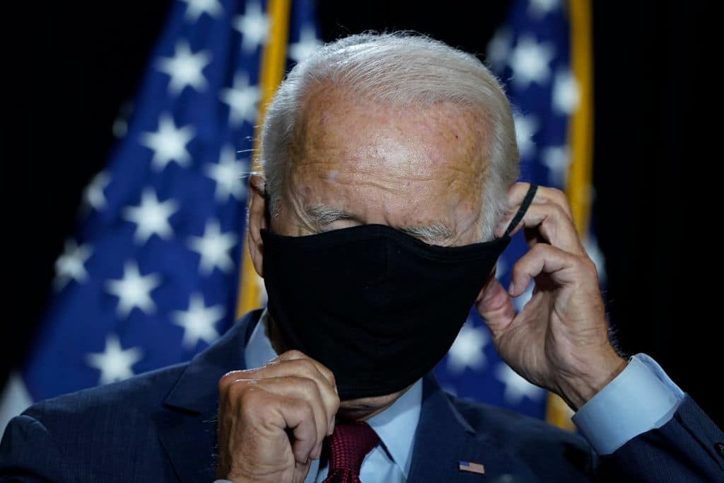 mask-mania-is-back:-biden-wears-useless-mask-after-wife-gets-the-bug