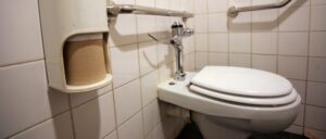 report:-police-arrest-woman-for-allegedly-forcing-child-to-drink-toilet-water