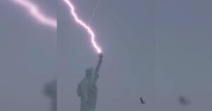statue-of-liberty-gets-struck-by-lightning-during-wild-new-york-storm