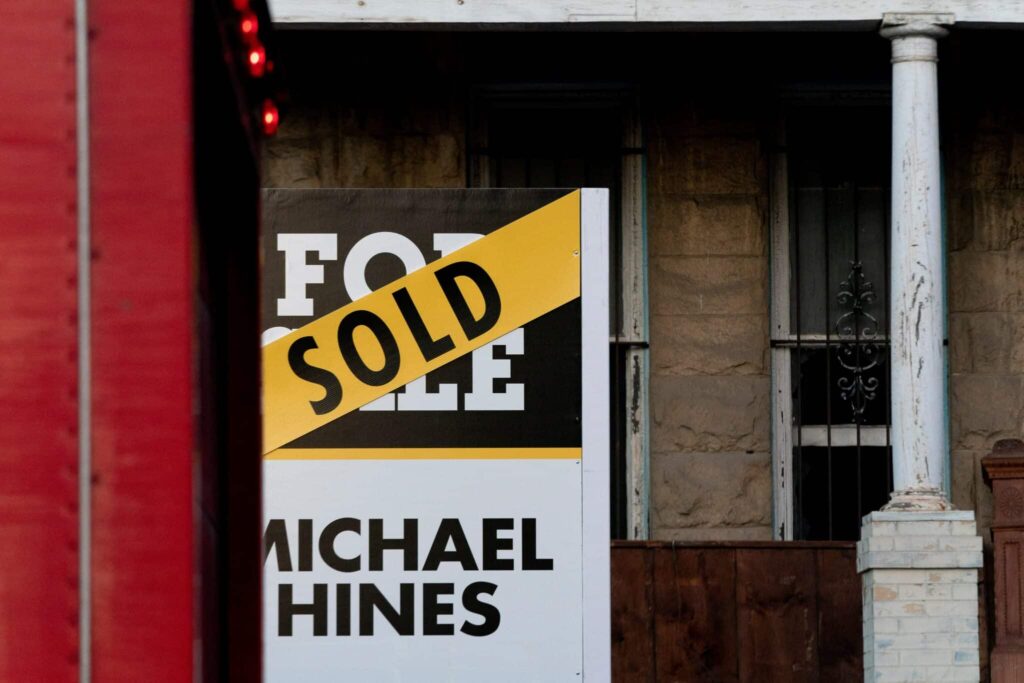 mortgage-demand-drops-to-27-year-low-despite-drop-in-interest-rates