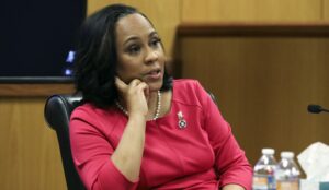 fani-willis-tells-appeals-court-to-keep-her-on-trump-rico-case-–-washington-examiner