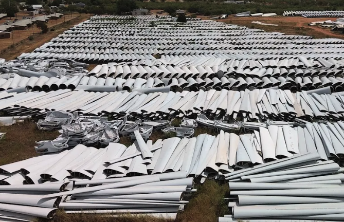 thousands-of-wind-turbine-blades-pile-up-in-climate-change-junkyard