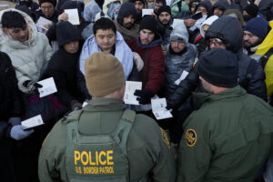 warning-signs:-democrats-call-border-a-‘crisis’-and-‘invasion’-–-washington-examiner