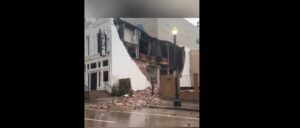deadly-storm-with-hurricane-force-gusts-wreaks-havoc-on-houston,-trashes-skyscrapers