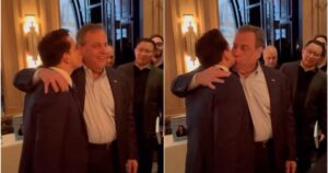 trump-hater-chris-christie-turns-cheek-peck-into-smooch-with-anthony-scaramucci-in-viral-video