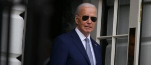 ‘extremely-alarmed’:-strategists-break-down-major-red-flag-for-democrats-in-latest-polling