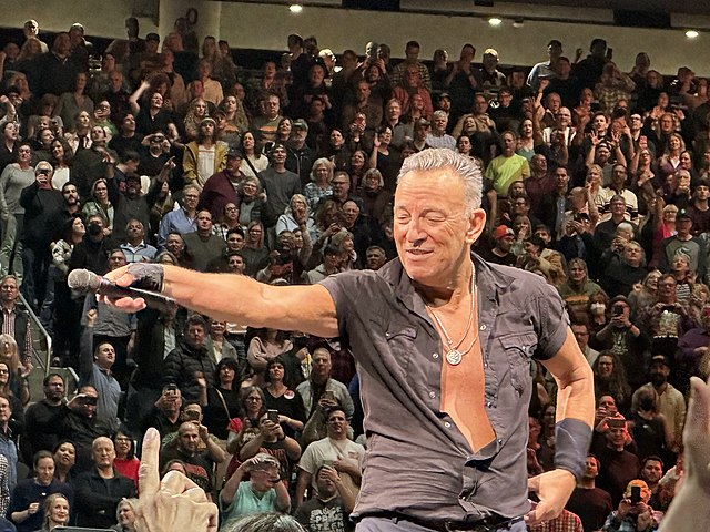 springsteen-postpones-september-2023-concerts-due-to-peptic-ulcer-disease-symptoms