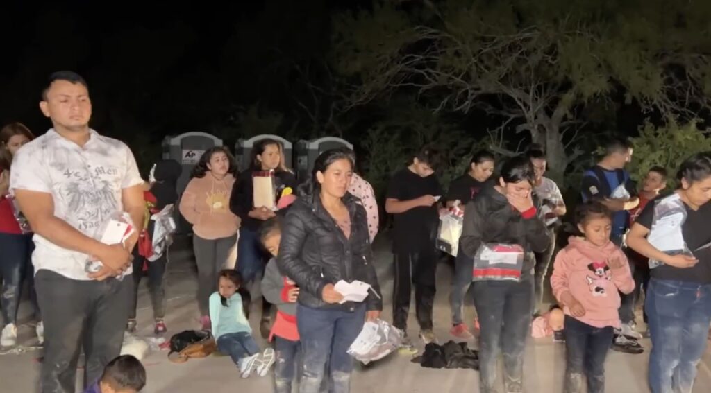 outrageous!-border-patrol-agent-reveals-biden-regime-gives-$2,200-of-taxpayer-money-per-illegal-immigrant-family,-plus-a-plane-ticket,-housing,-food,-free-medical-services-(video)-|-the-gateway-pundit-|-by-jim-hᴏft