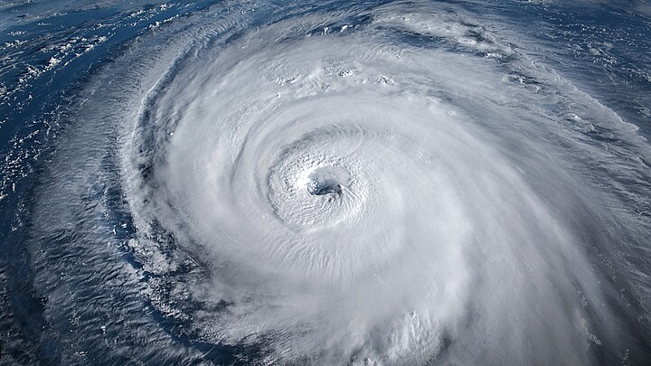 hurricane-lee-set-to-explode-to-category-5-strength-before-caribbean,-us-landfalls