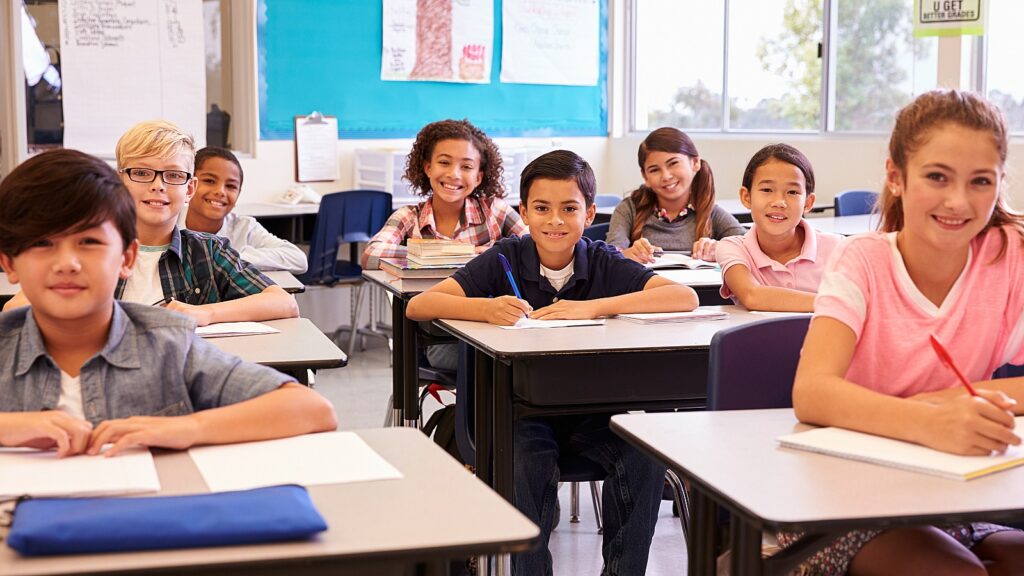 some-nyc-schools-forced-to-turn-away-kids-as-influx-of-migrants-joins-classrooms