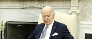 majority-of-americans-think-us-economy-is-in-recession,-poll-shows