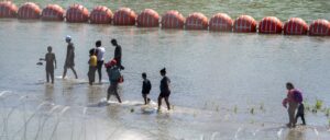 report:-frustrated-illegal-immigrants-turn-to-ride-sharing-apps-after-waiting-for-border-patrol