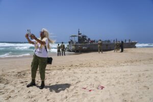 us-military-boats-encounter-rough-seas-during-aid-mission-to-gaza-–-washington-examiner