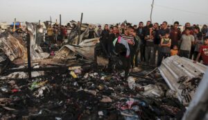 israeli-airstrike-kills-dozens-in-rafah-tent-camp,-authorities-say-–-washington-examiner