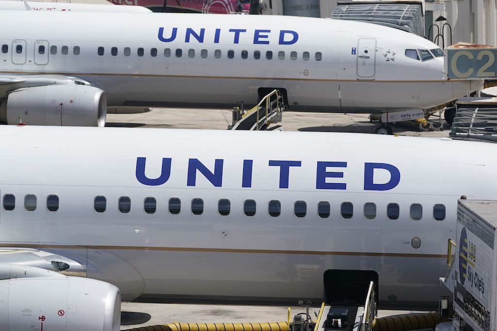 united-flight-aborts-takeoff-after-engine-catches-on-fire-–-washington-examiner