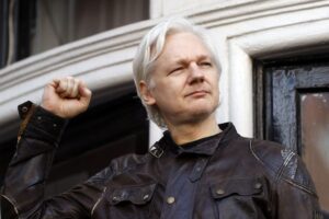 trump-‘seriously-considering’-pardoning-julian-assange-–-washington-examiner