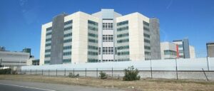 police-looking-for-escaped-inmates-after-finding-two-in-dumpster-behind-store