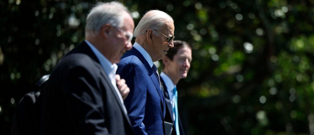 top-democrats-panic-over-possible-biden-loss:-report