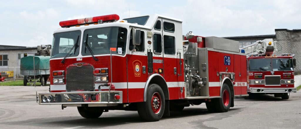 video-shows-massive-explosion-at-bank,-multiple-people-reportedly-injured