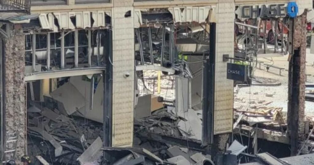 chase-bank-building-explodes-in-downtown-youngstown,-ohio-—-one-missing,-six-hospitalized-(video)