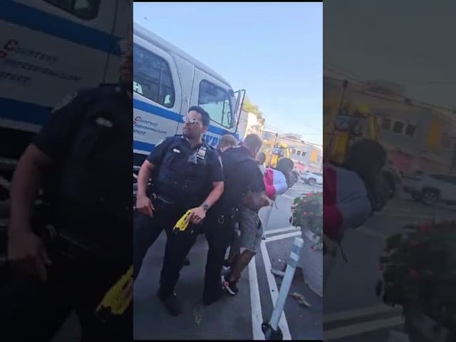 nypd-crackdown-on-unregistered-mopeds-at-migrant-men’s-shelter-turns-chaotic-–-six-arrested-amid-tensions-(video)-|-the-gateway-pundit-|-by-jim-hᴏft