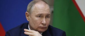 fact-check:-video-claims-to-show-vladimir-putin-traveling-to-iranian-president’s-funeral