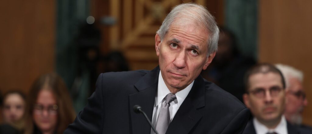 embattled-fdic-chairman-reportedly-prepared-to-remain-in-power-for-months-following-resignation