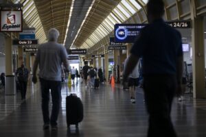 faa-opens-investigation-after-near-collision-at-reagan-airport