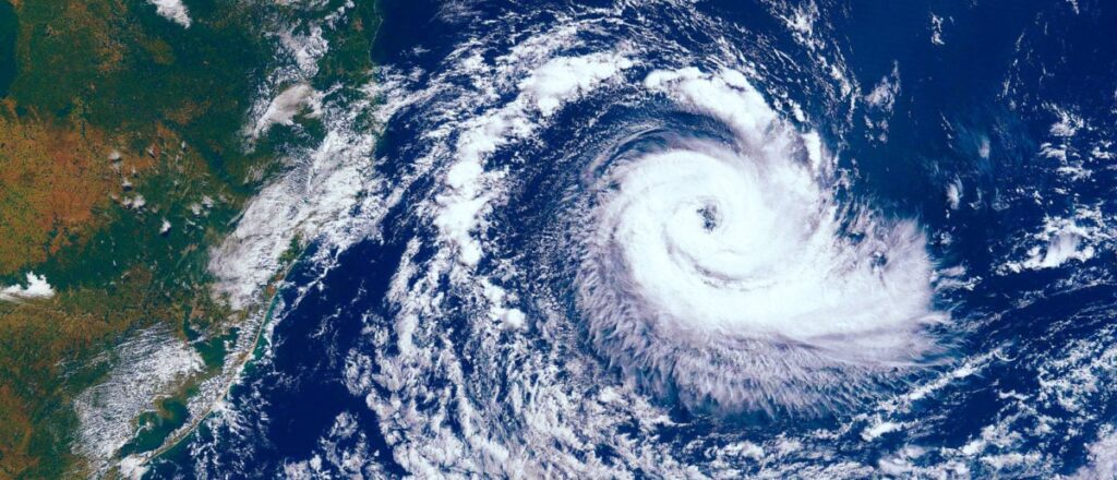 fact-check:-video-claims-to-show-typhoon-saola-in-hong-kong