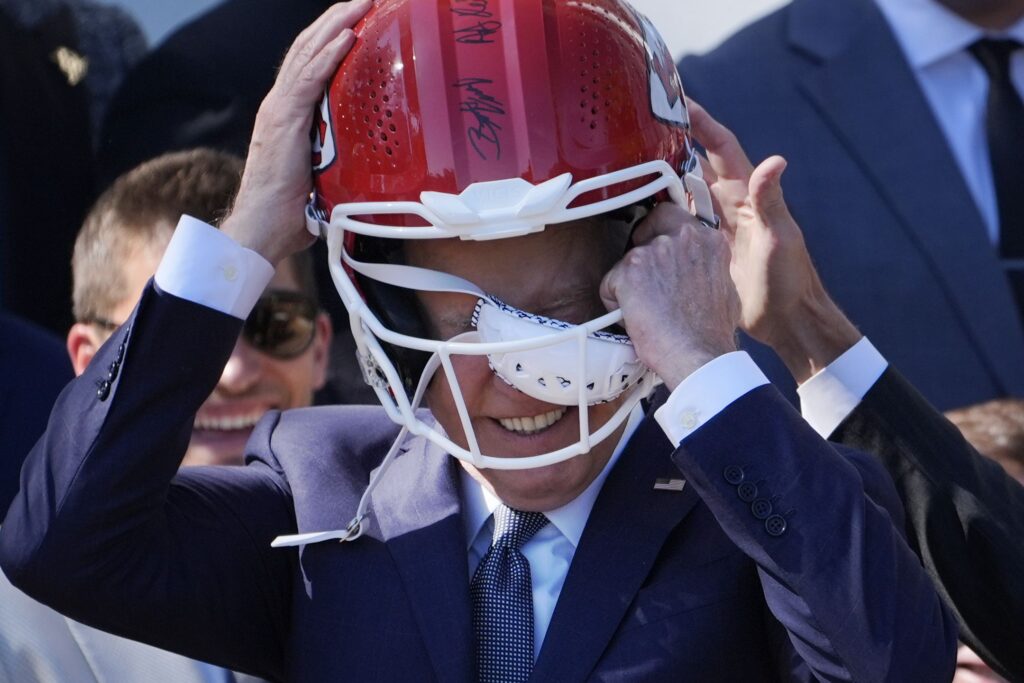 white-house-report-card:-backstabbing-rages-in-plots-to-replace-biden-–-washington-examiner