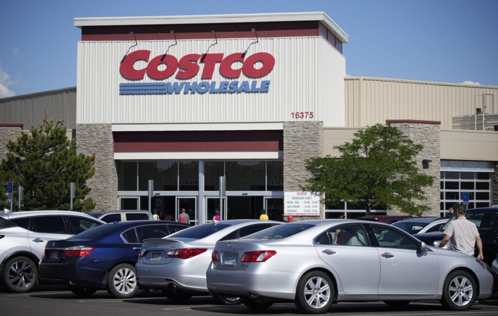 costco-cfo-assures-investors-its-$1.50-hot-dog-combo-won’t-see-price-increase-–-washington-examiner
