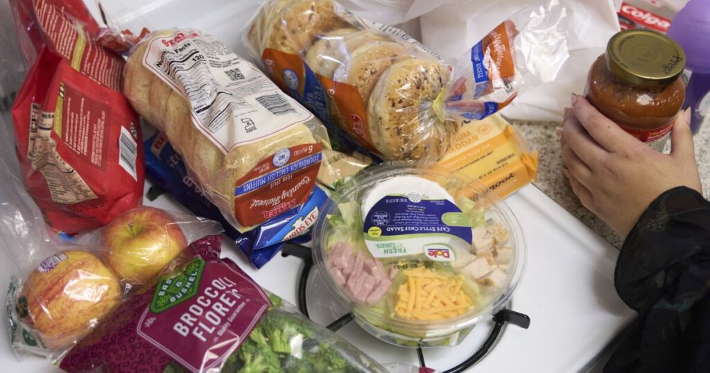 food-stamps:-california-snap-payments-for-september-worth-up-to-$1,691-end-in-one-day