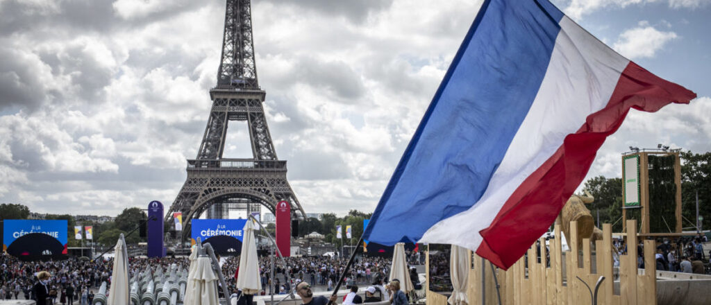 fact-check:-did-an-airshow-in-france-display-the-russian-flag?