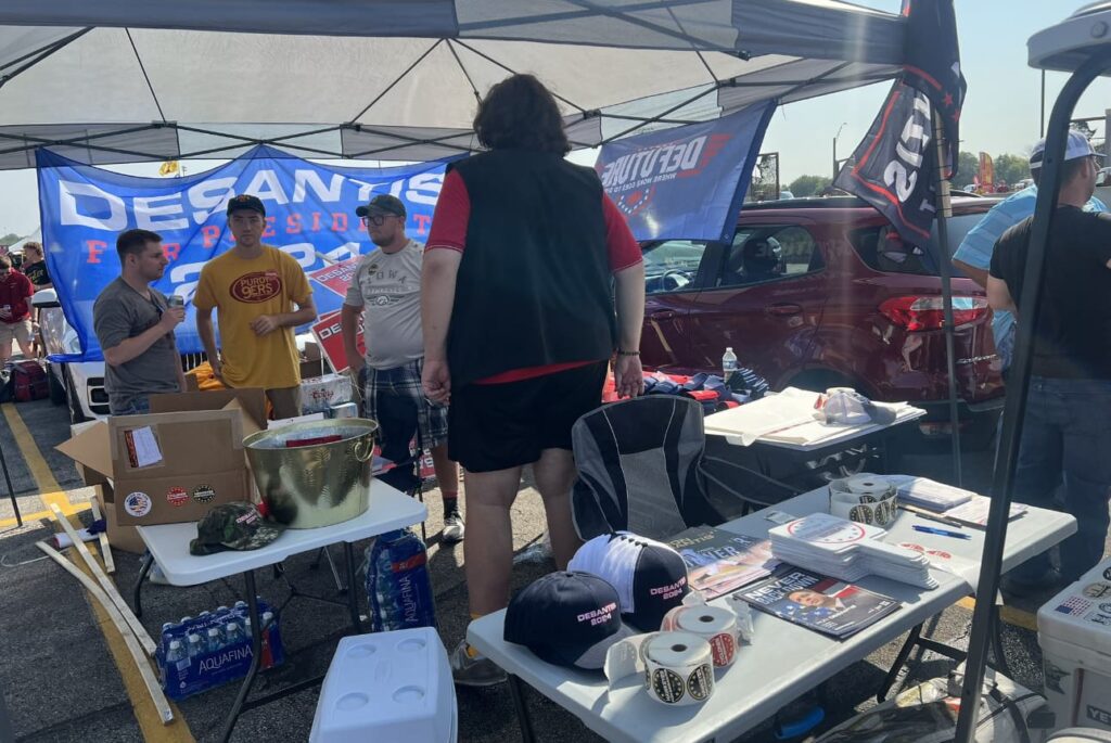 watch:-trump-rallies-students-at-ia-isu-game-–-flips-burgers,-throws-footballs,-greets-fans,-while-ron-desantis-struggles-at-iowa-vs.-iowa-state-football-game-(video)-|-the-gateway-pundit-|-by-jordan-conradson