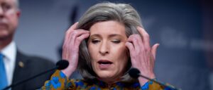 hot-mic-catches-sen.-joni-ernst-delivering-zinger-about-biden-and-cannibals