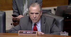 ‘that-is-pathetic’:-dem-senator-rips-biden-official-over-sluggish-rollout-of-key-ev-program