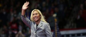 fact-check:-does-this-photo-show-marjorie-taylor-greene-wearing-a-face-mask-in-2024?