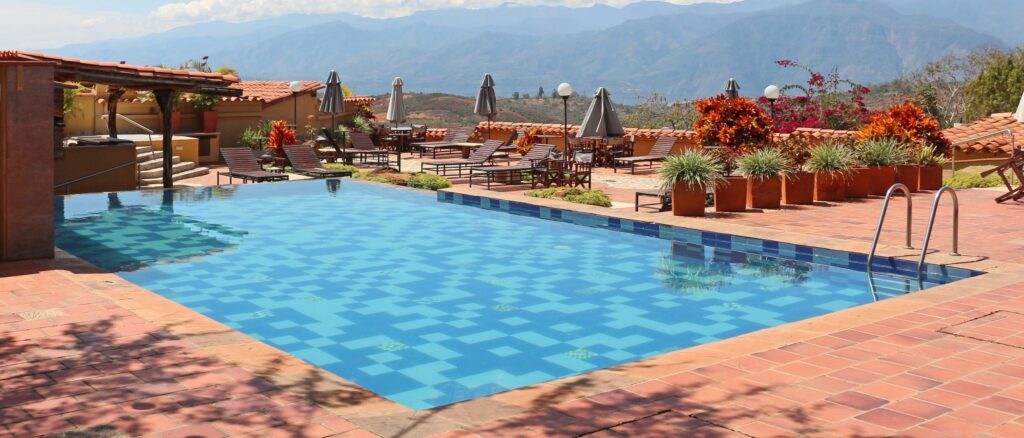 young-girl-drowns-in-hotel-pool-while-trying-to-save-sister