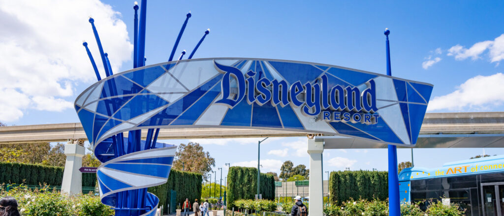 disneyland-employee-dies-in-golf-cart-accident