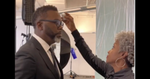 as-chicago-burns,-mayor-brandon-johnson-spends-$30k-on-hair-and-makeup-in-one-year