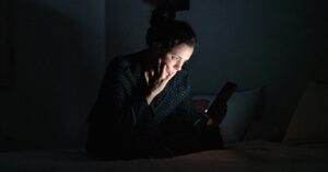 smartphones-may-affect-sleep—but-not-because-of-blue-light