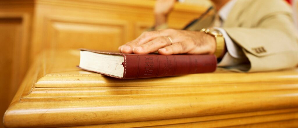 megachurch-pastor,-author-steps-away-from-ministry-citing-past-‘sin’